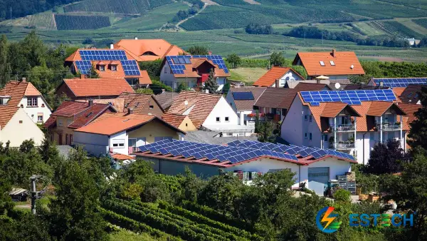 Điện mặt trời gia đình 1 Lắp đặt Pin Năng Lượng Mặt Trời Mái Nhà